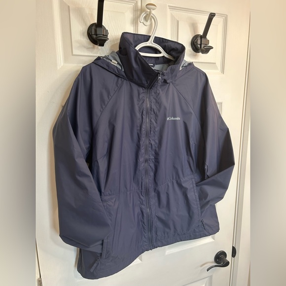 Columbian Windbreaker - Picture 3 of 16